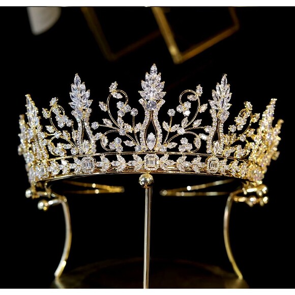 Dream A Little Dream Is A Unique One-Of-A-Kind 8-piece Tiara  Bridal Ensemble - Picture 3 of 16